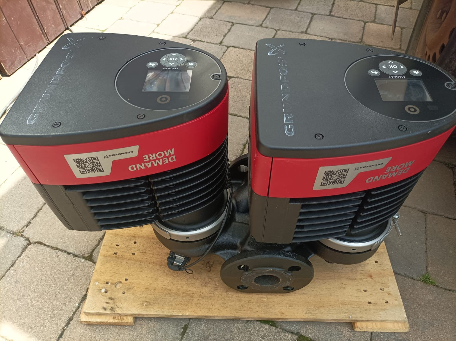 Grundfos Magna3 D 40-100F 1PH Flanged Pump Heating Circulator 240v 97924464 Model A #4233 USED