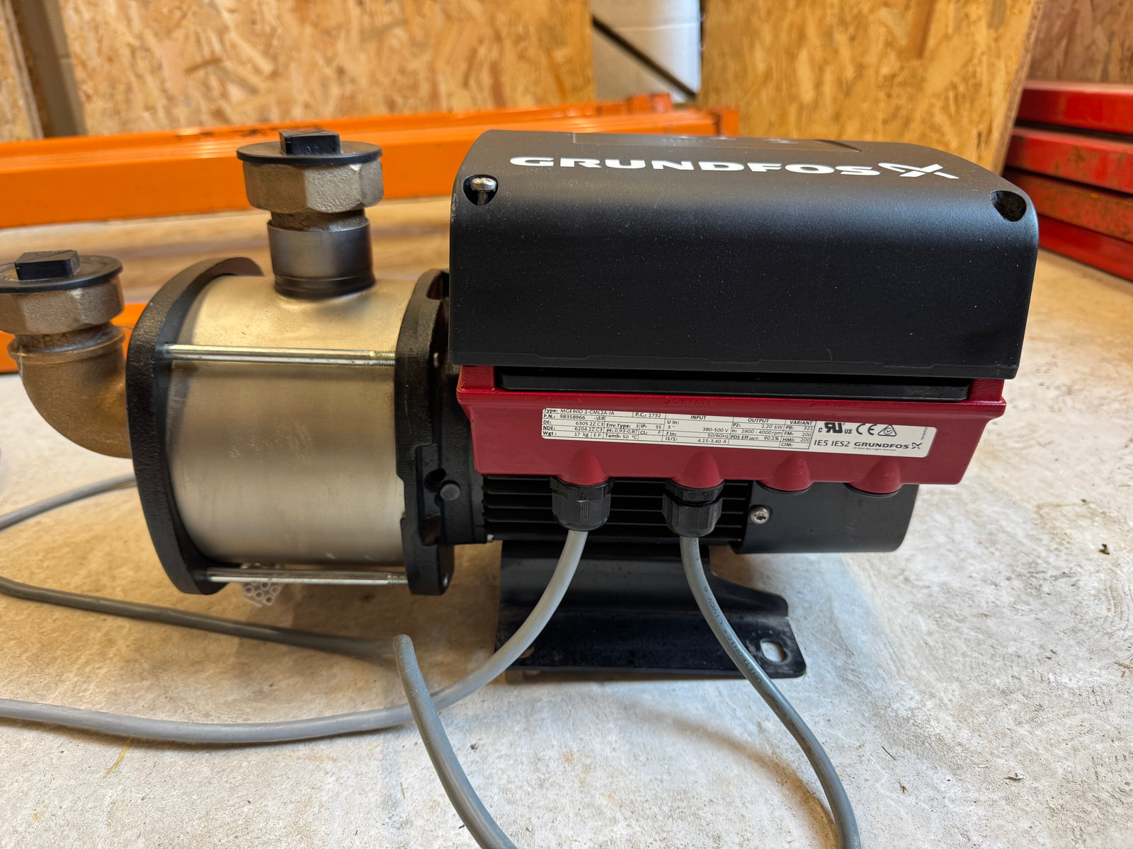Grundfos CME 10-2 A-R-I-V-AQQV S-A-D-N Horizontal Multistage Pump 415v 2.2kW 98396198 #4755 USED