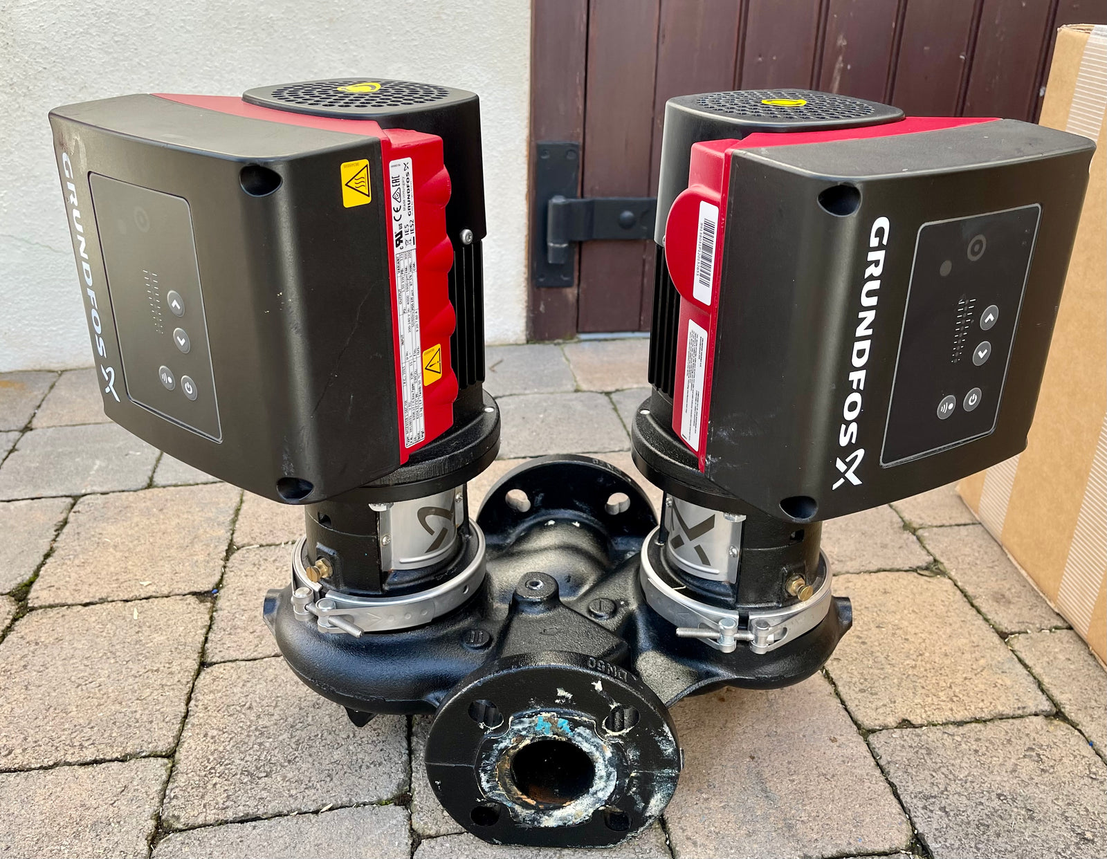 Grundfos TPE2D 50-200 Flanged Pump Heating Circulator 240v 98438571 #3369 USED