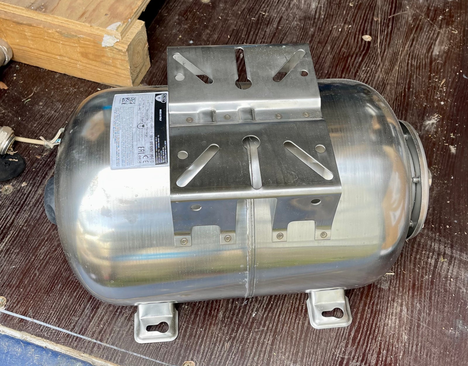 Zilmet 24 Litre (10 Bar) LH Stainless Steel Horizontal Vessel 111 INOX-PRO 1110002402 #3644