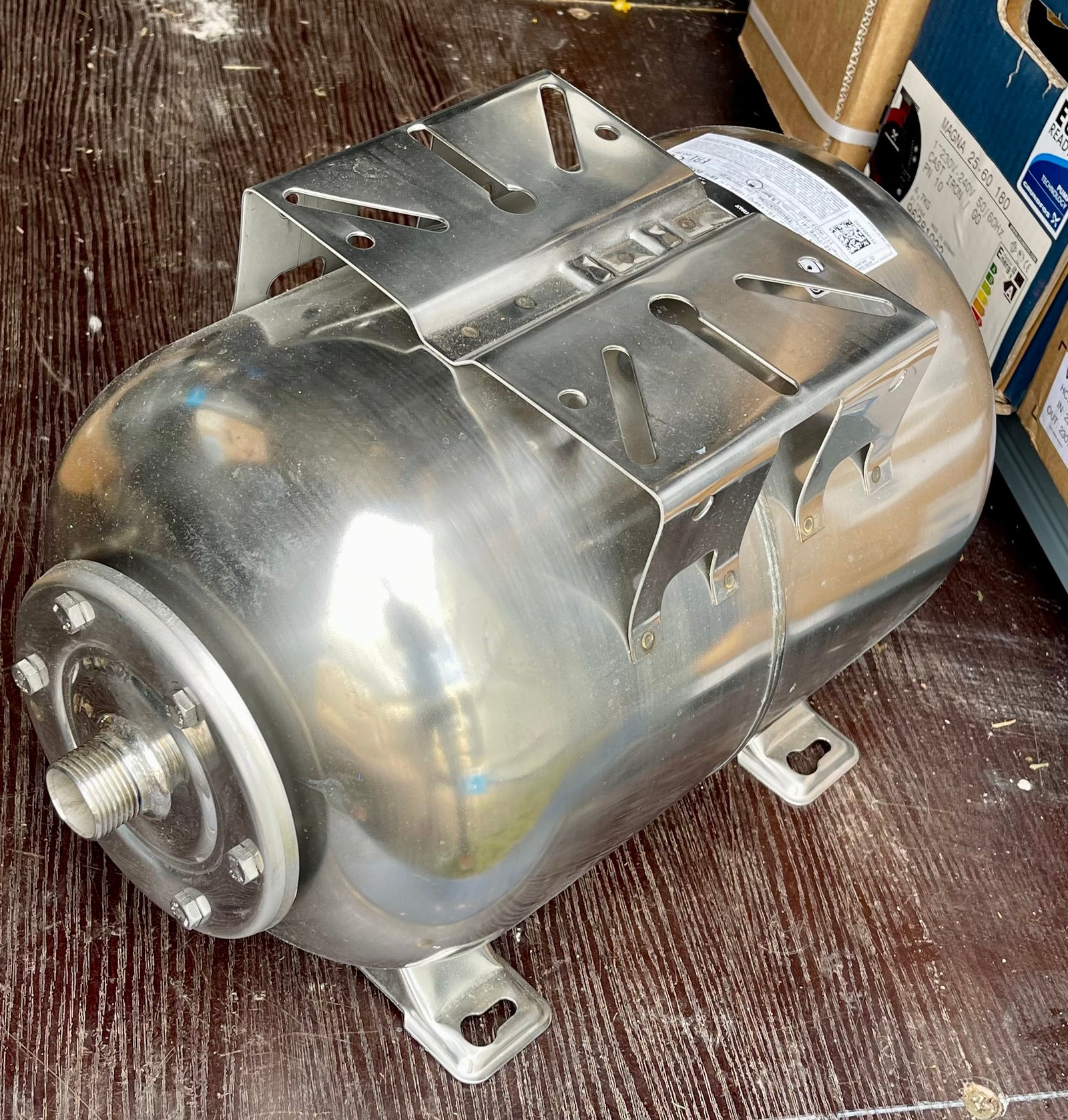 Zilmet 24 Litre (10 Bar) LH Stainless Steel Horizontal Vessel 111 INOX-PRO 1110002402 #3644