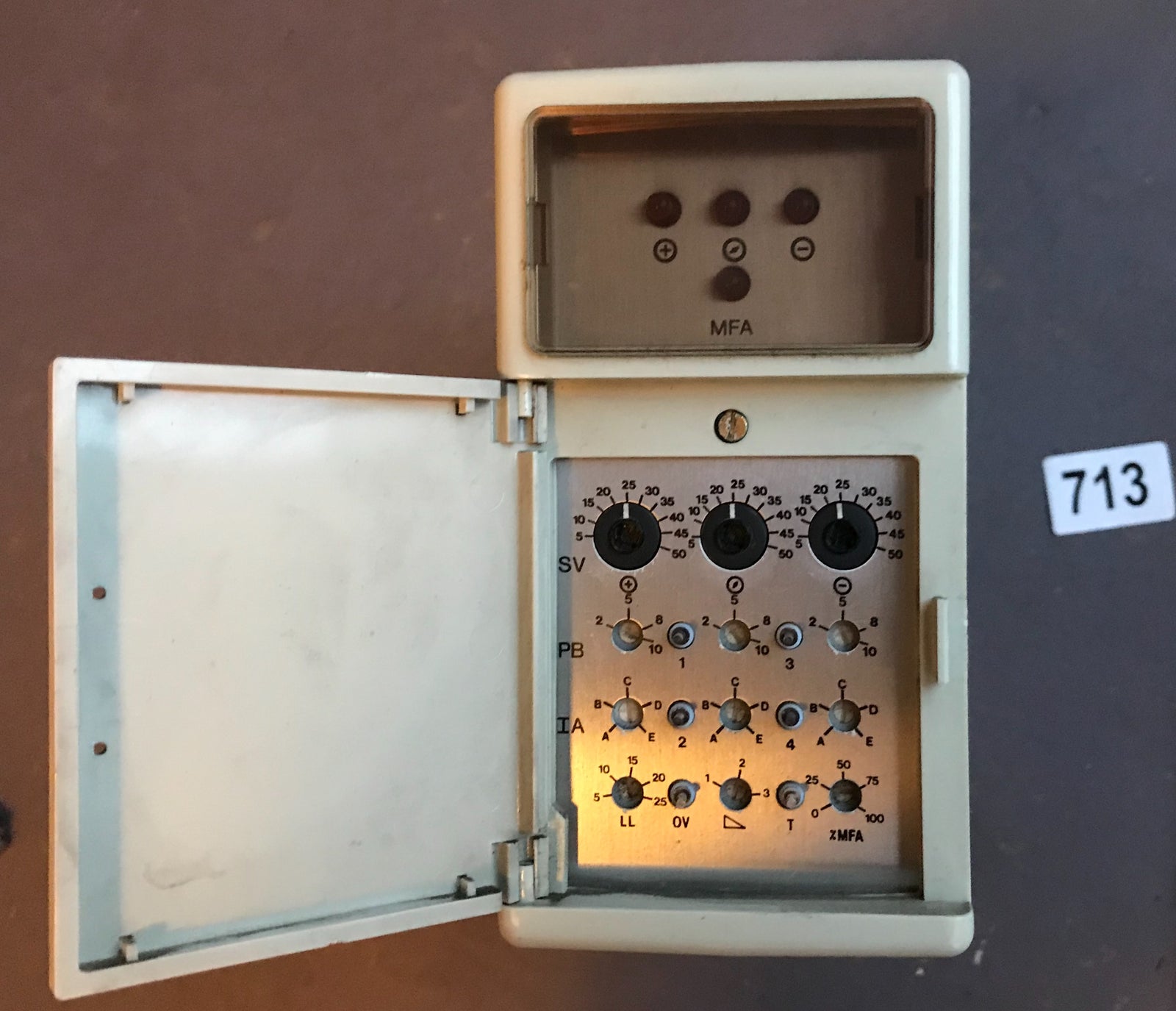 Schneider Satchwell KET 4201  compensator Controller Panel #713