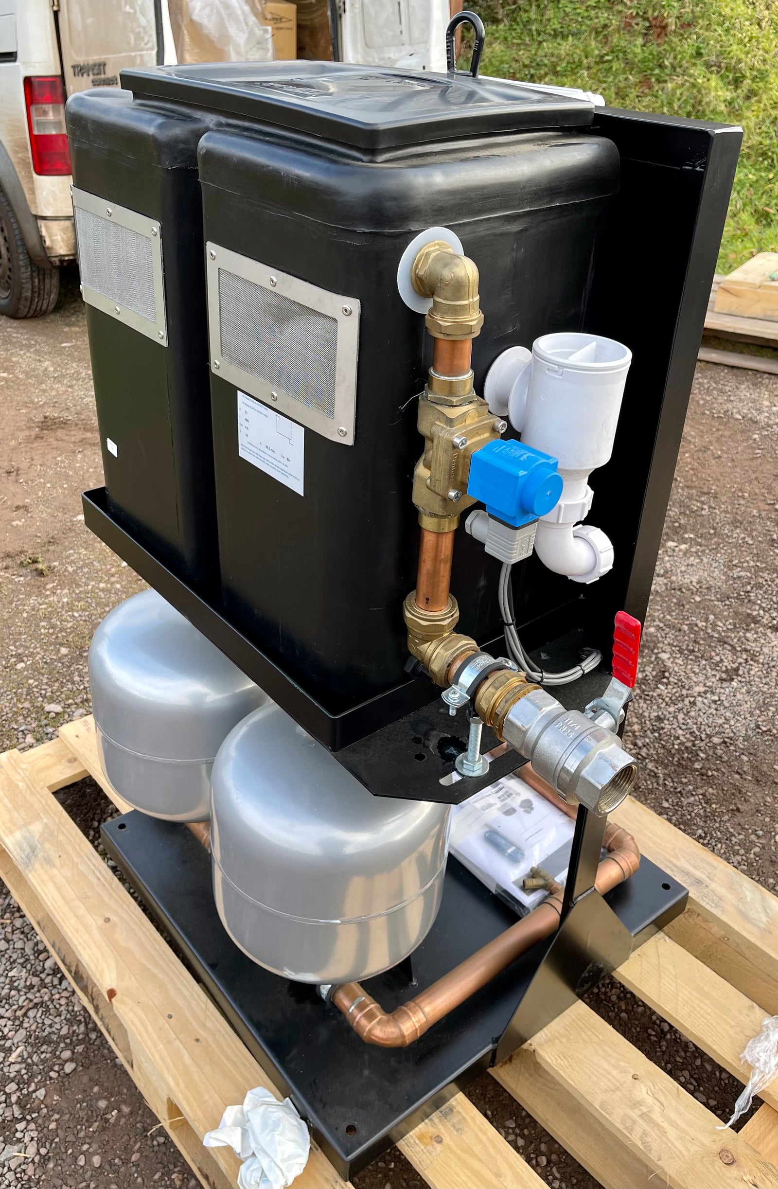 Grundfos Hydro GTI-E 1x CME 3-3 98491943 Booster Tank Set 230v 4 bar #3425 VAT