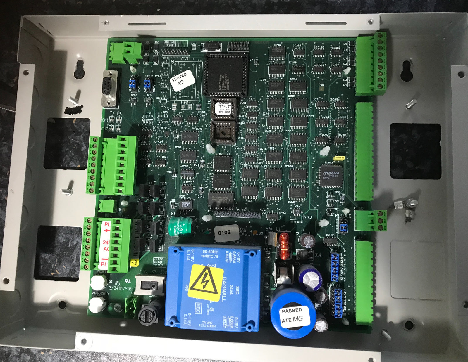 SATCHWELL SCHNEIDER UNC 532 Bas 2800+ Outstation CONTROLLER #811 0579-1-862