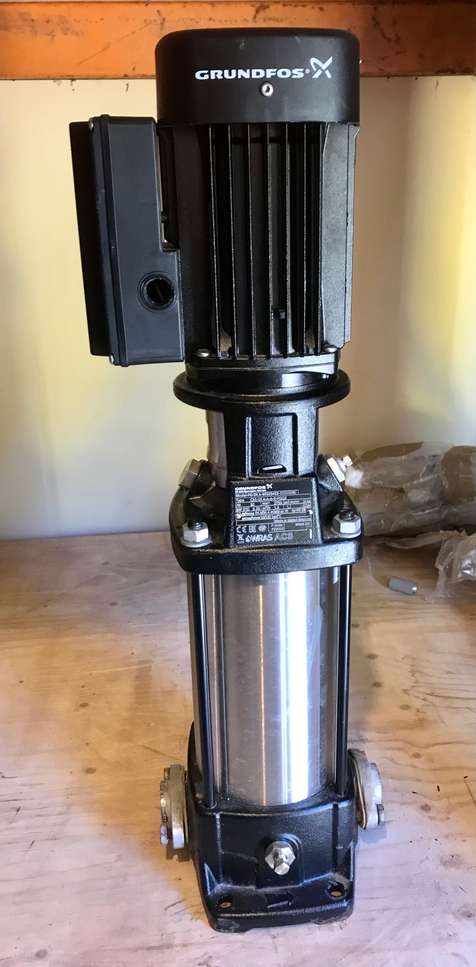 Grundfos CR 1-15 A A A E HQQE Vertical Multistage Pump 96529482 240v #2675 USED