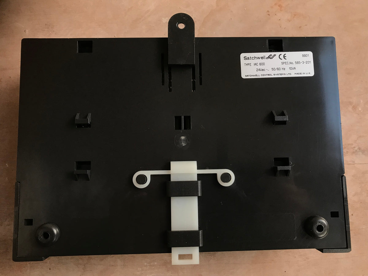 Schneider Satchwell Ivensys IAC 600 Multi Loop Intelligent Controller #1138