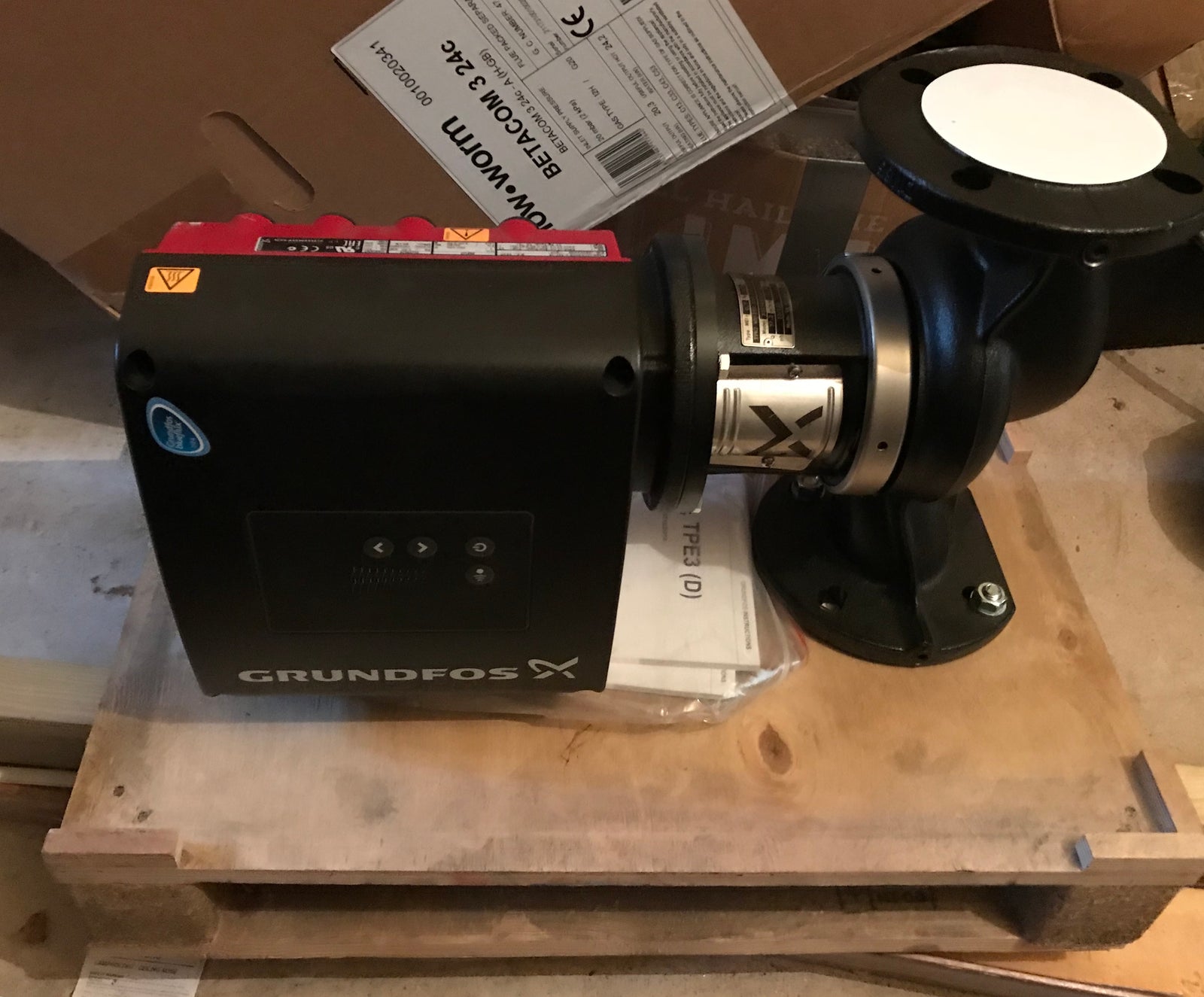 GRUNDFOS TPE2 65-180 N A F A BAQE 1.5KW SINGLE STAGE SINGLE HEAD IN LINE 415v 98949004 #1349