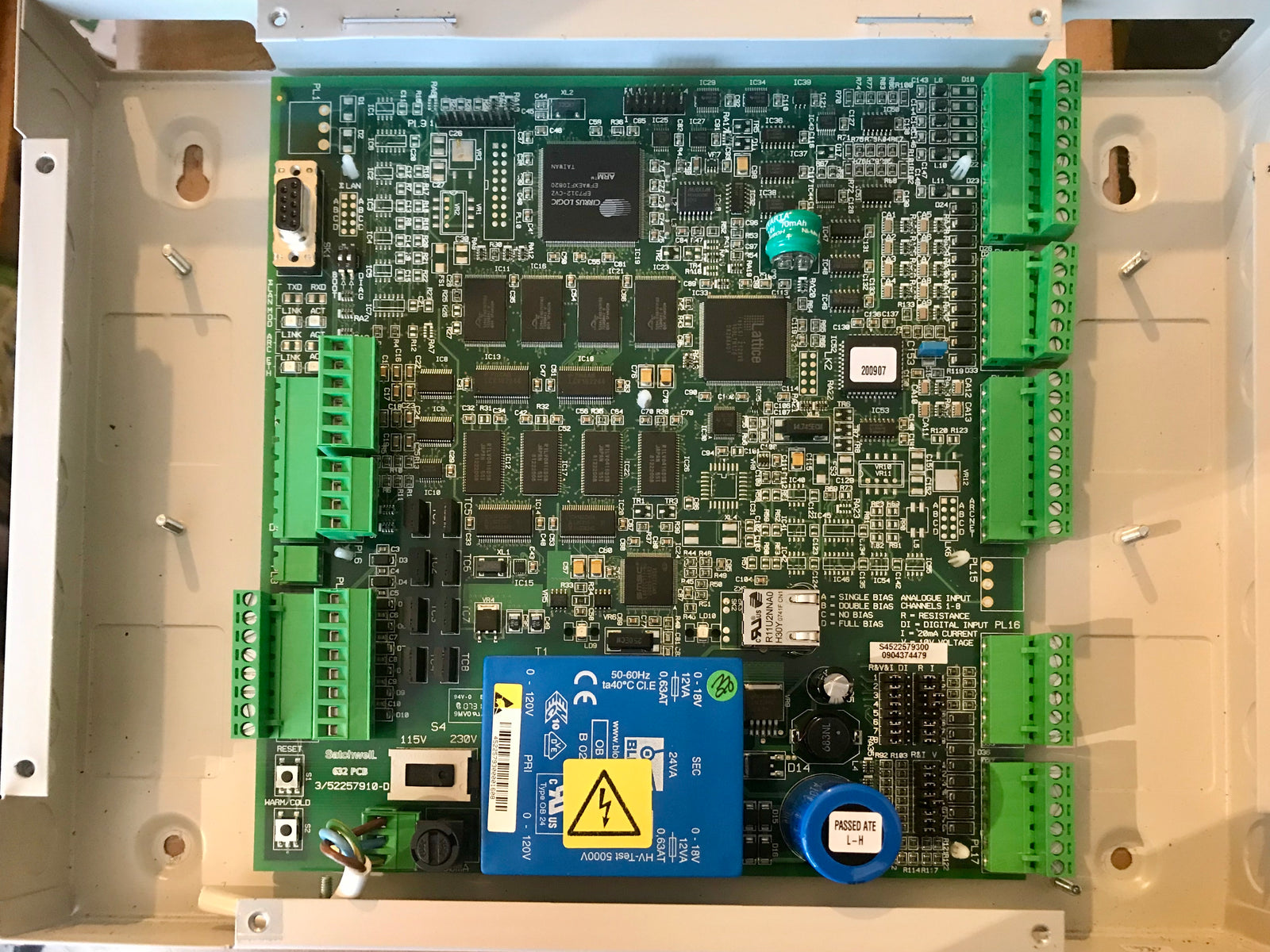 SATCHWELL SCHNEIDER UNC 632 A SIGMA HVAC UNIVERSAL NETWORK CONTROLLER #2318