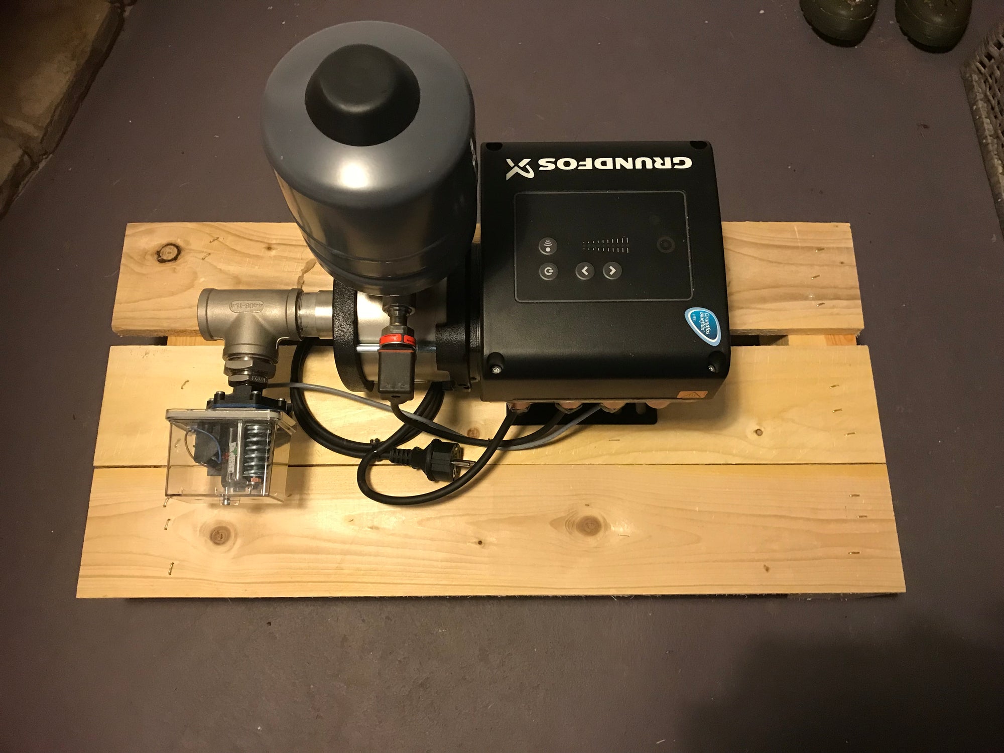 Grundfos CMBE 5-62 6.2 Bar Horizontal Multi-stage Booster Pump set compact 240V 98563727 #783