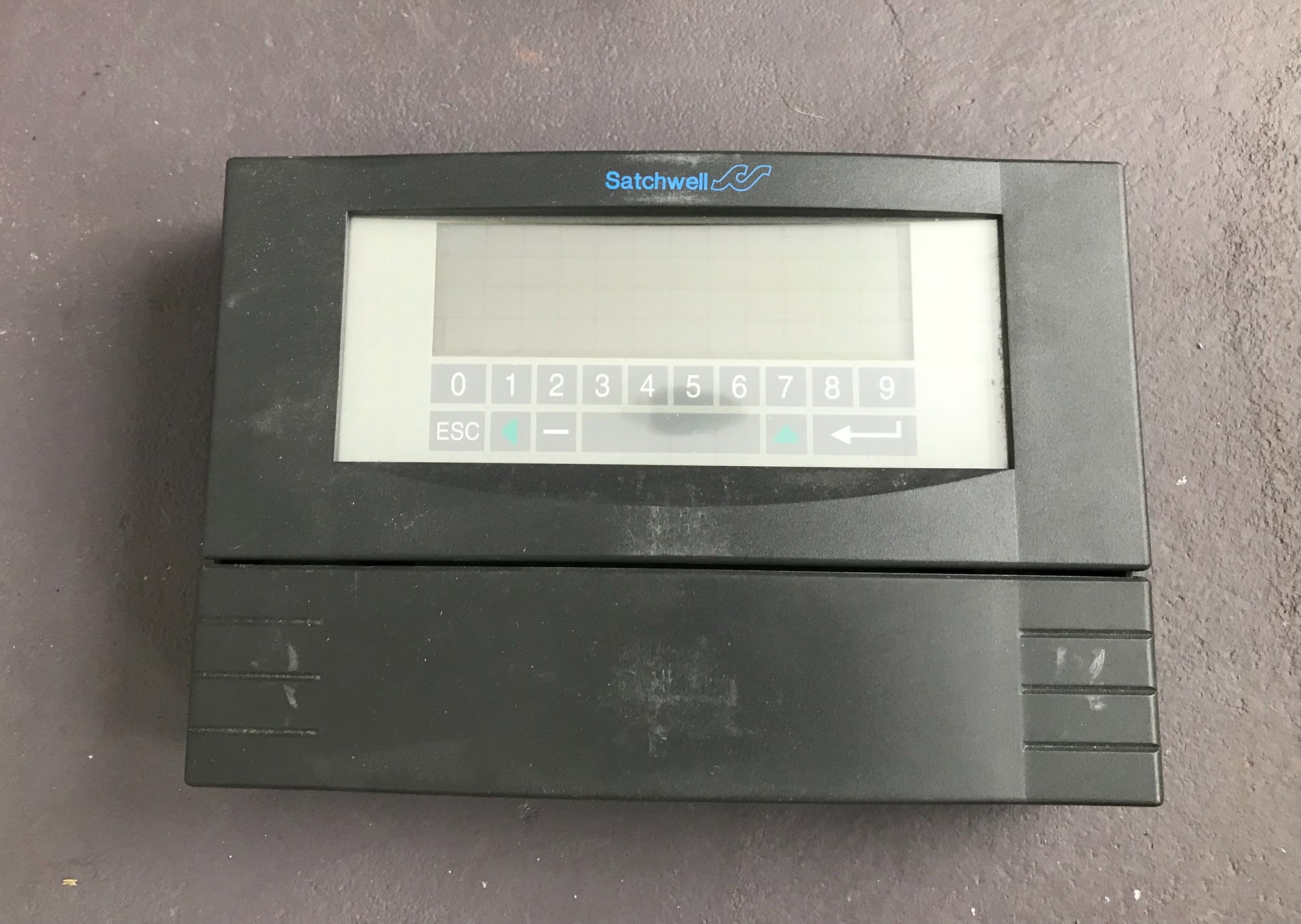 Schneider Satchwell Ivensys IAC 600  Intelligent Controller touch screen #776