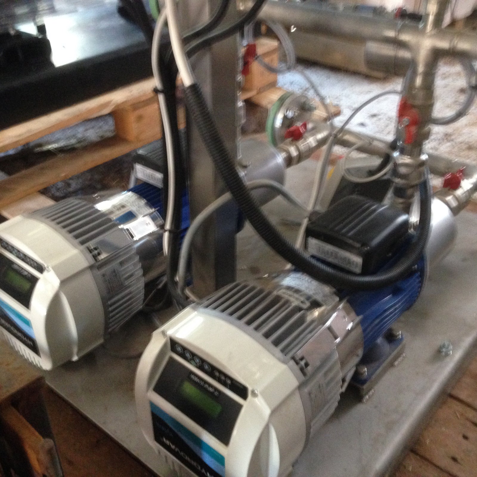 Lowara Hydrovar 1.5kw Variable Twin Pressure Booster Set 240v