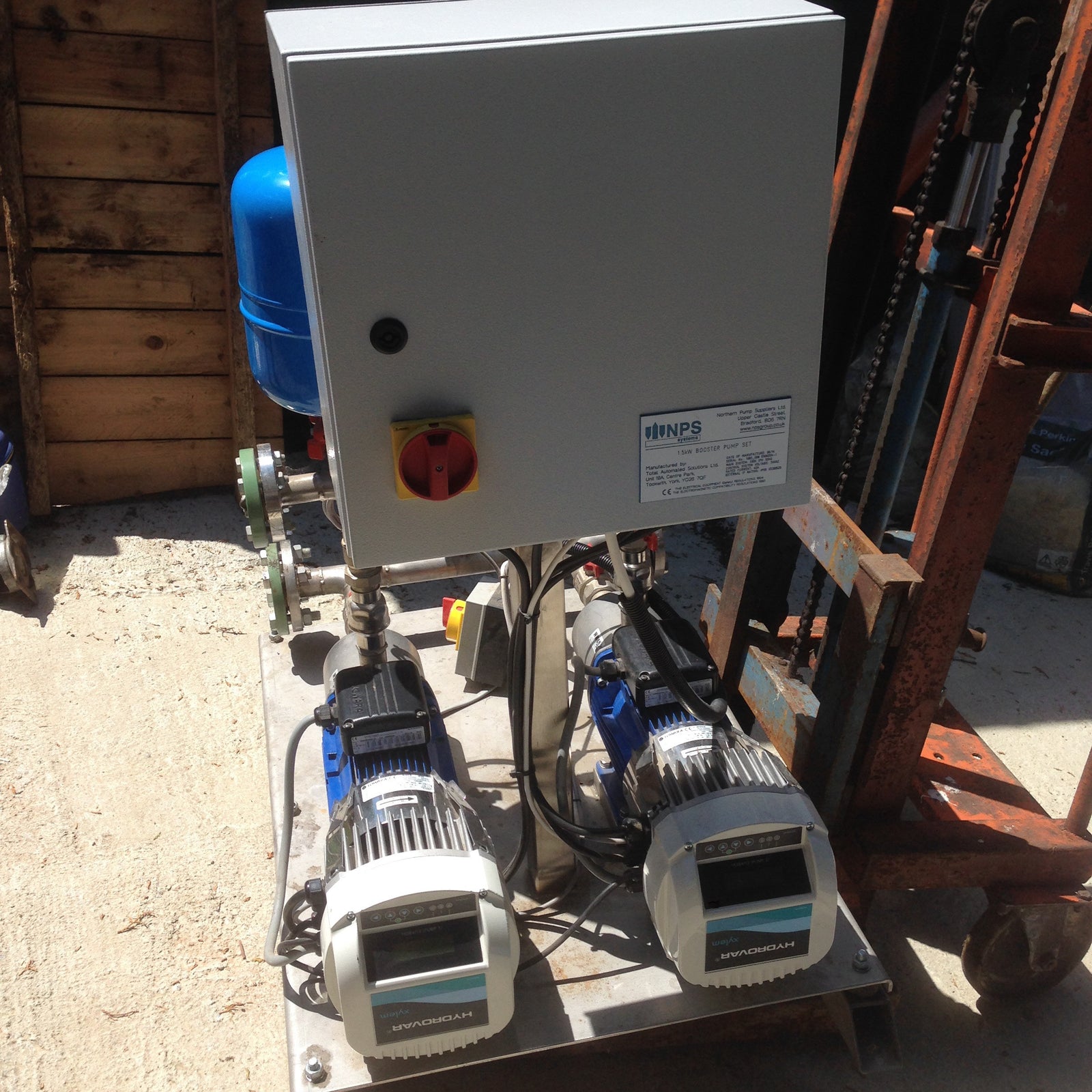 Lowara Hydrovar 1.5kw Variable Twin Pressure Booster Set 240v