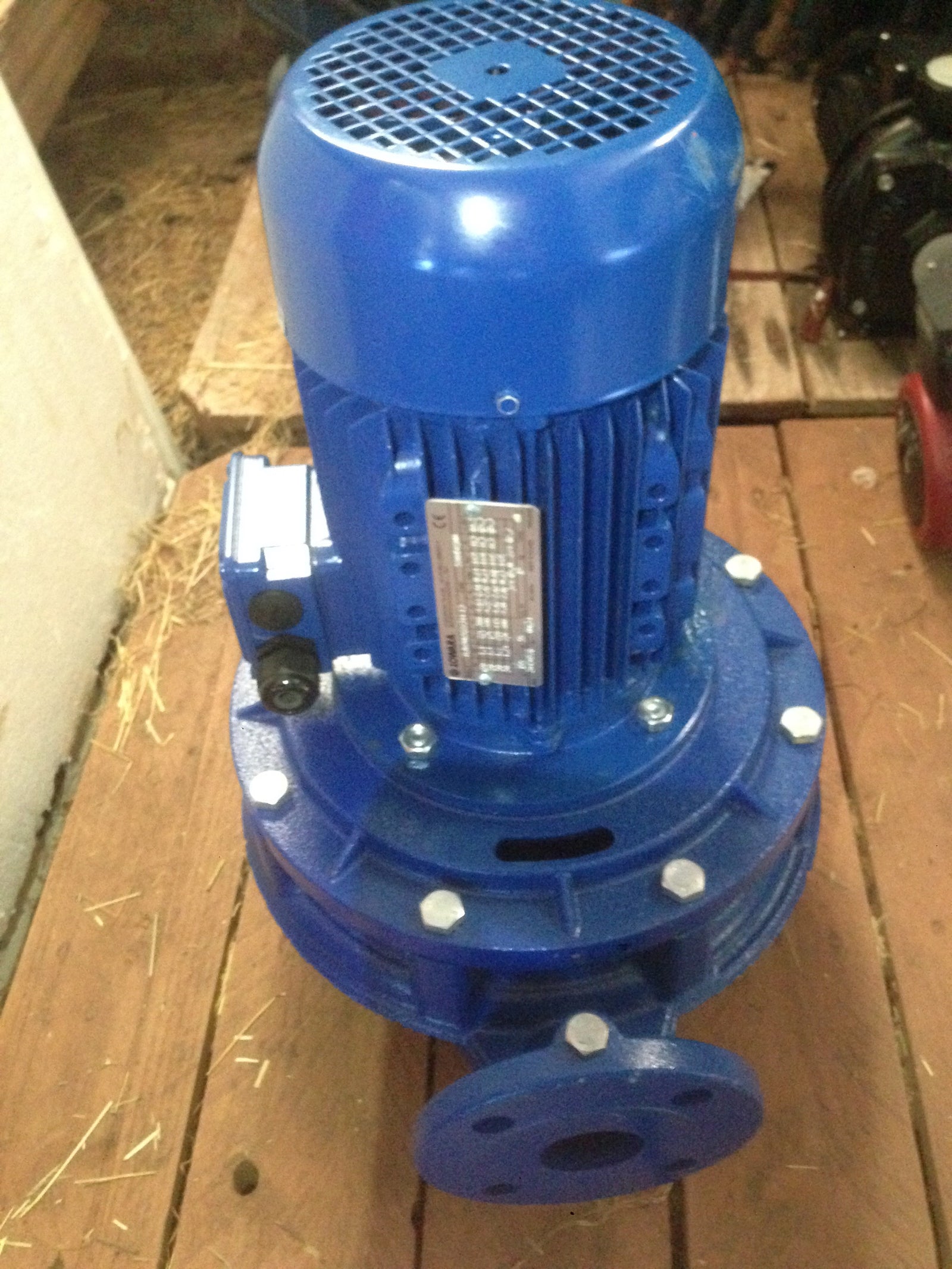 Lowara LNEE 50-200/11/P45RCS4 In-line centrifugal pump 415v