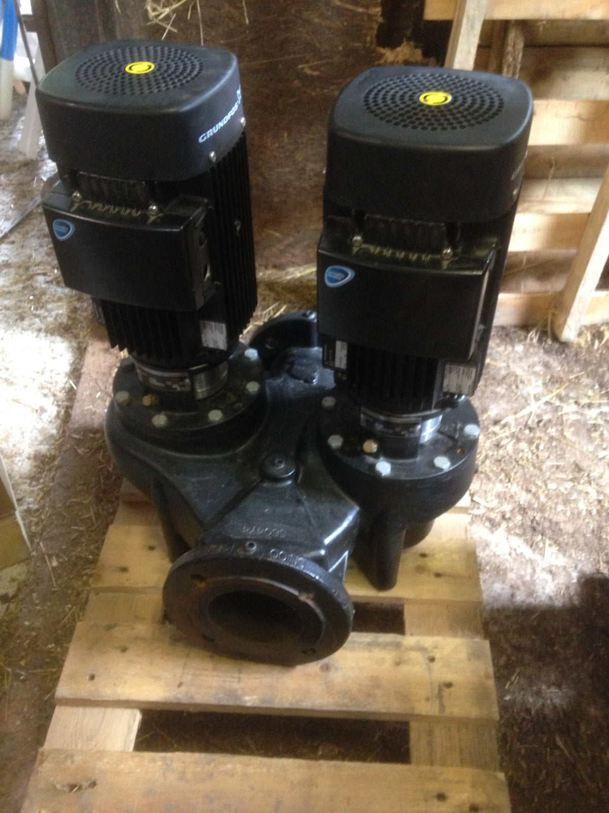 Grundfos TPD 100-120/2 A F A BUBE 2.2kW Single Stage Dual Head In Line 2 Pole 415V (96410064)