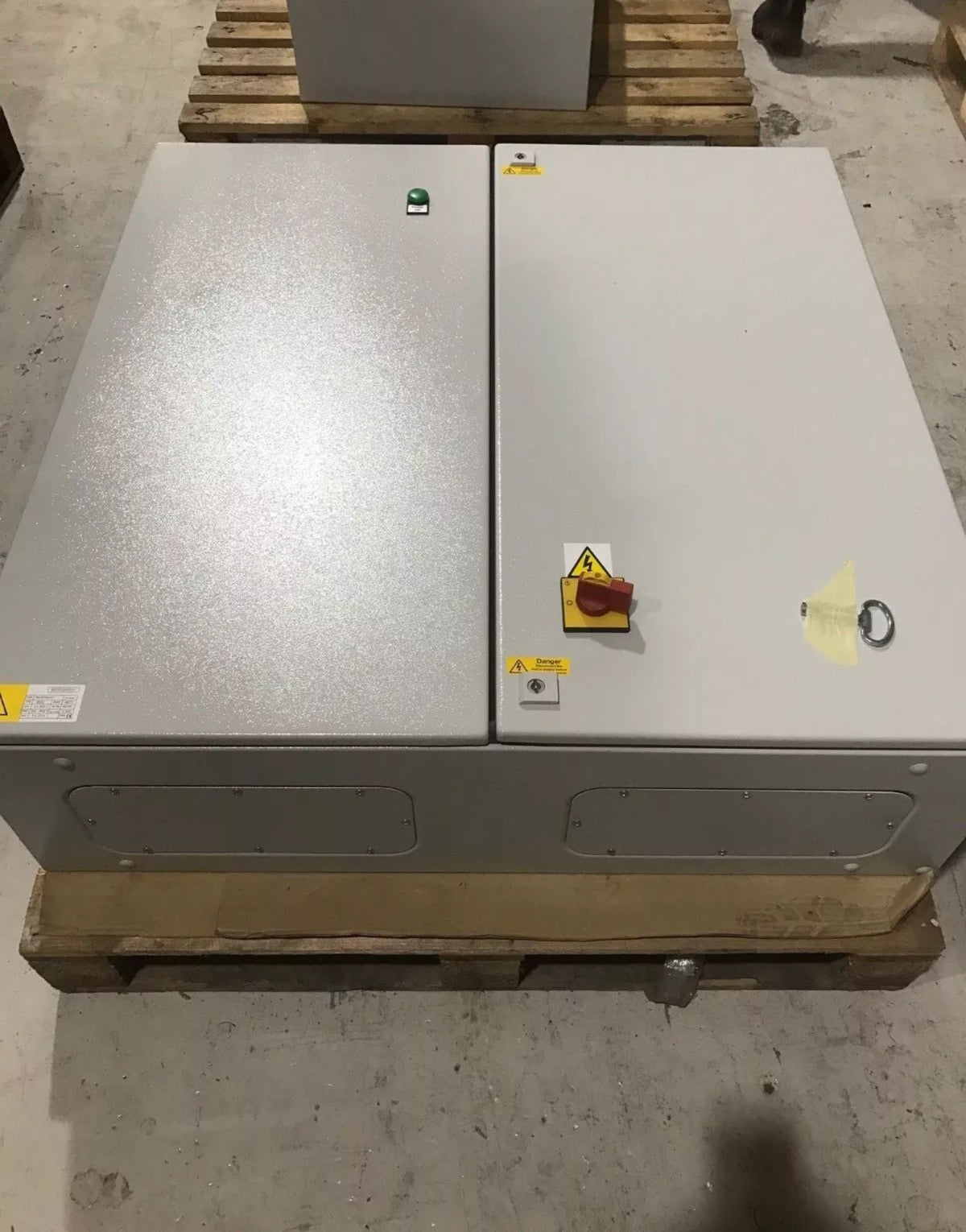 REO uk Three Phase Voltage Stabiliser REOSTAB D11 11KVA