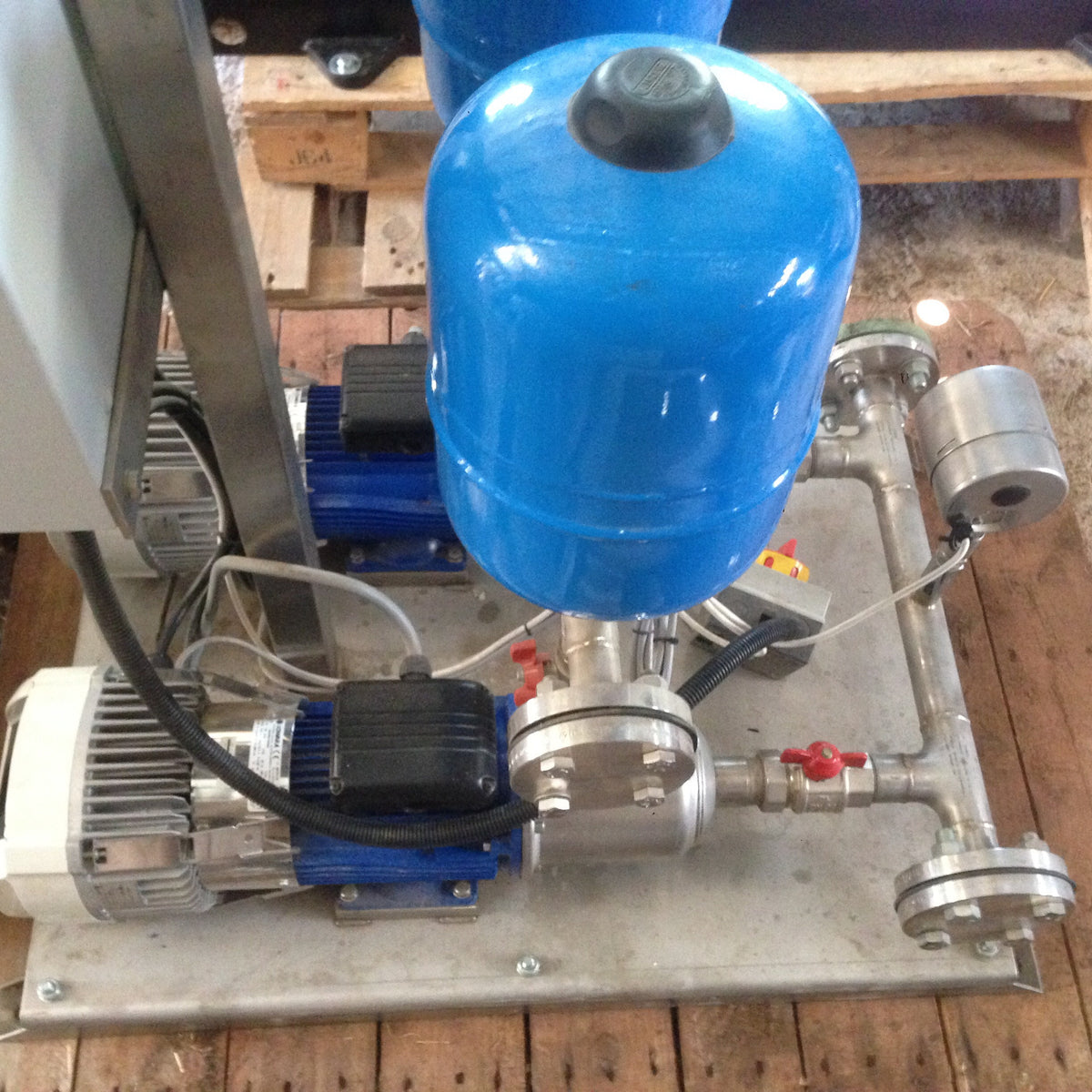 Lowara Hydrovar 1.5kw Variable Twin Pressure Booster Set 240v